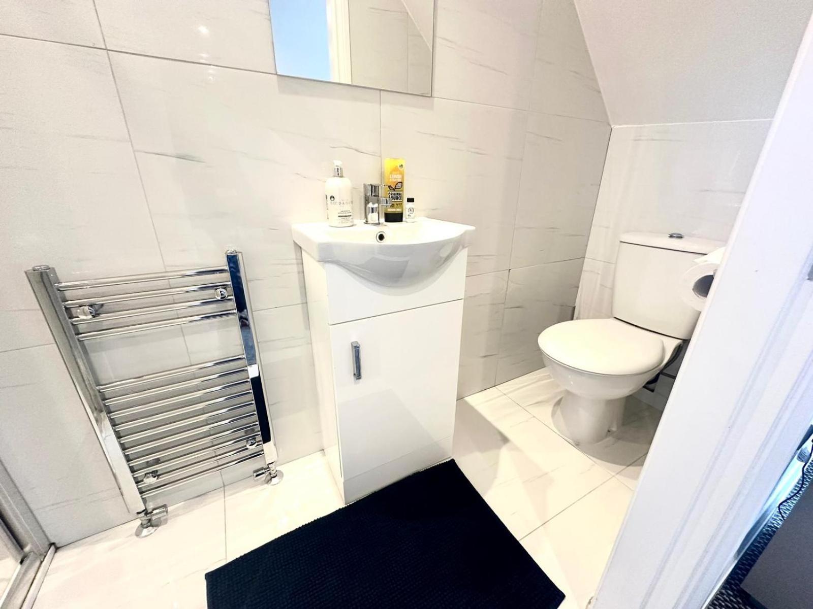 Stylish Modern, Private Apartment,15 Mins To Central London Hendon Eksteriør bilde