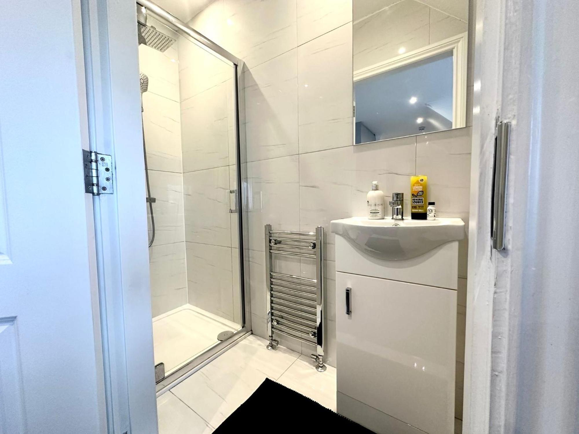Stylish Modern, Private Apartment,15 Mins To Central London Hendon Eksteriør bilde