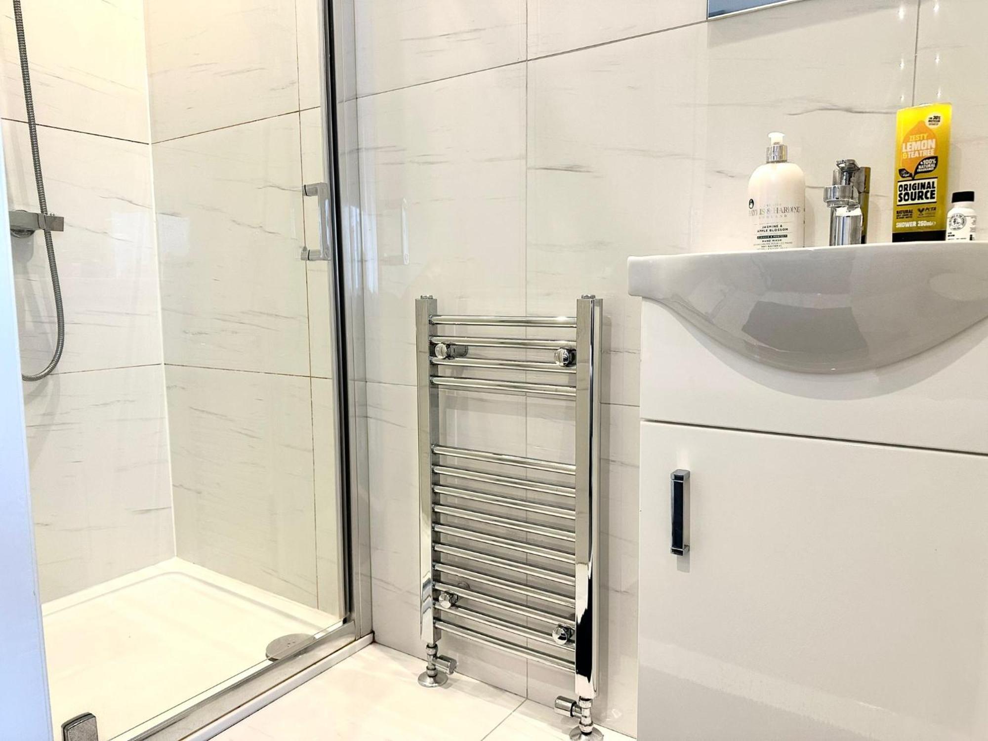 Stylish Modern, Private Apartment,15 Mins To Central London Hendon Eksteriør bilde