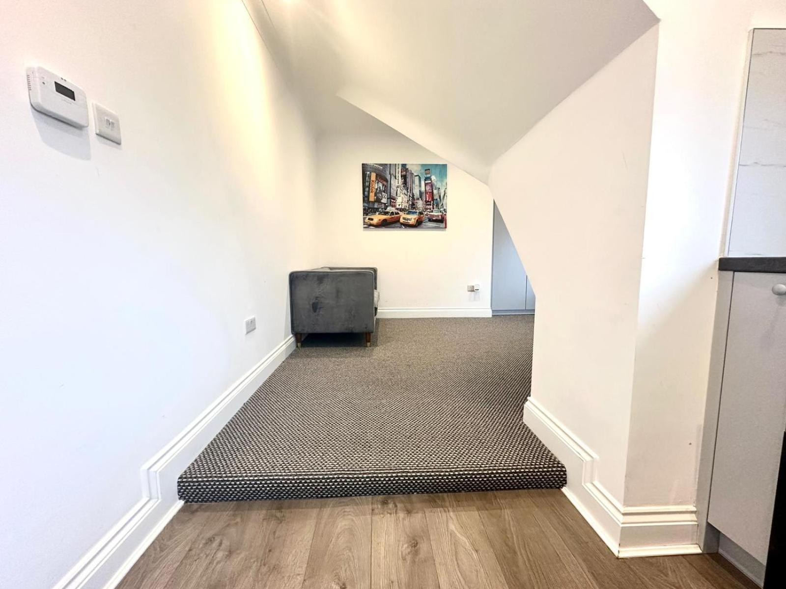 Stylish Modern, Private Apartment,15 Mins To Central London Hendon Eksteriør bilde