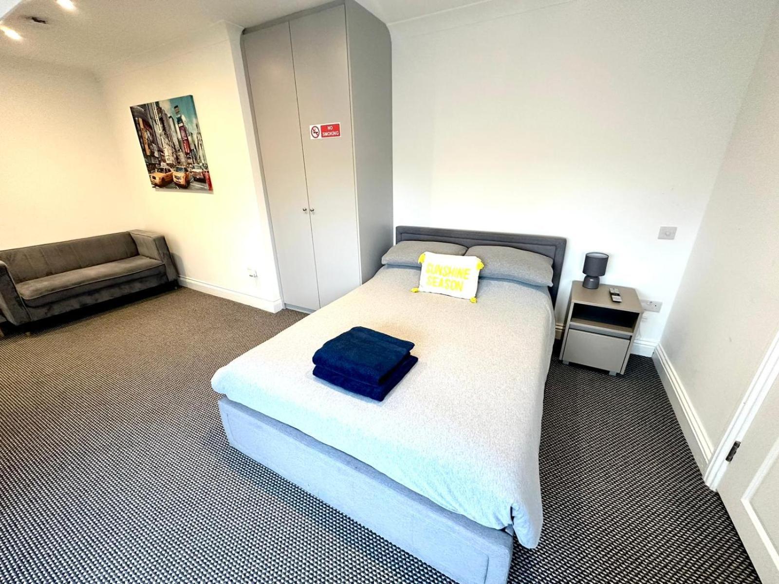 Stylish Modern, Private Apartment,15 Mins To Central London Hendon Eksteriør bilde