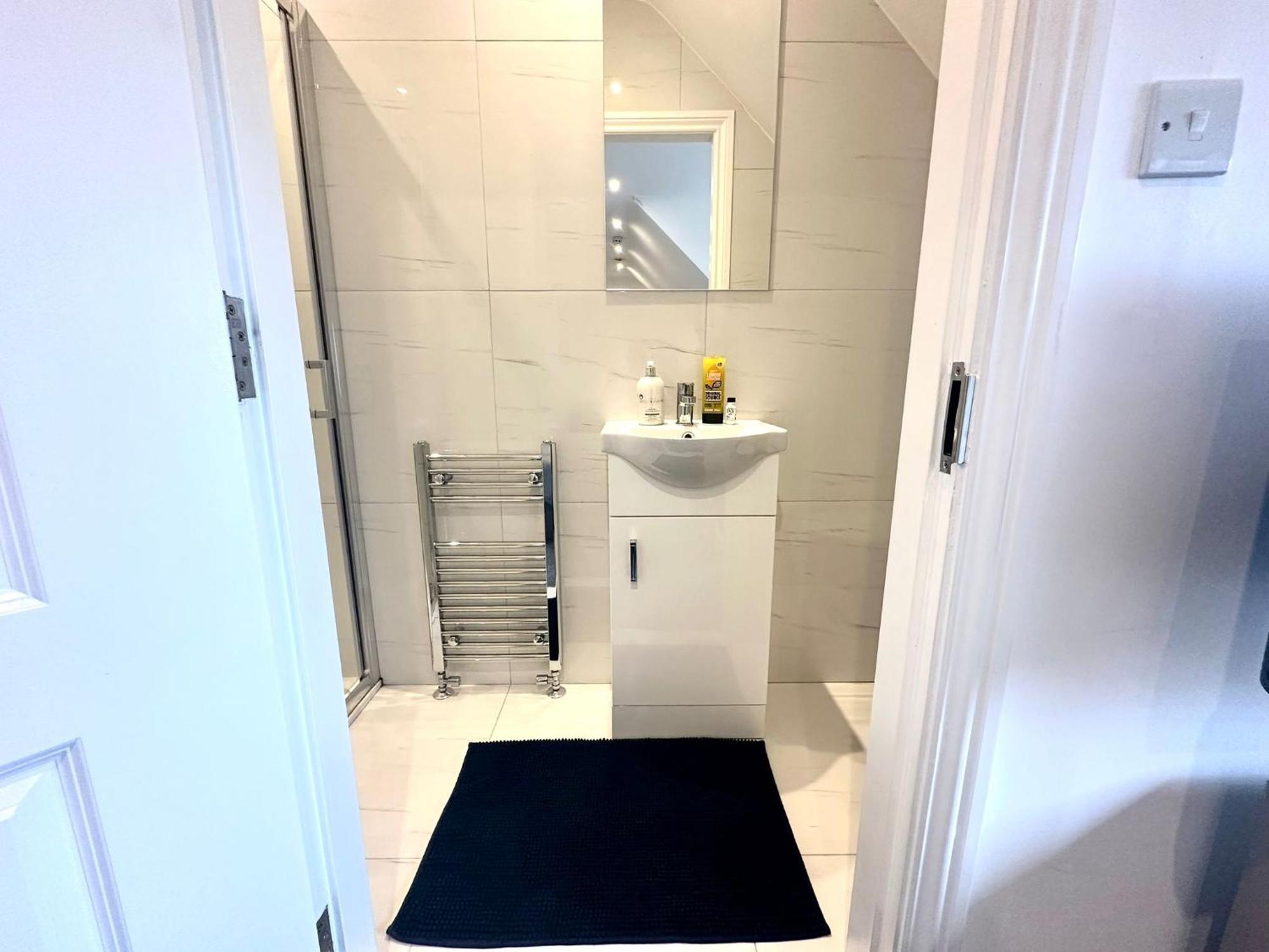 Stylish Modern, Private Apartment,15 Mins To Central London Hendon Eksteriør bilde