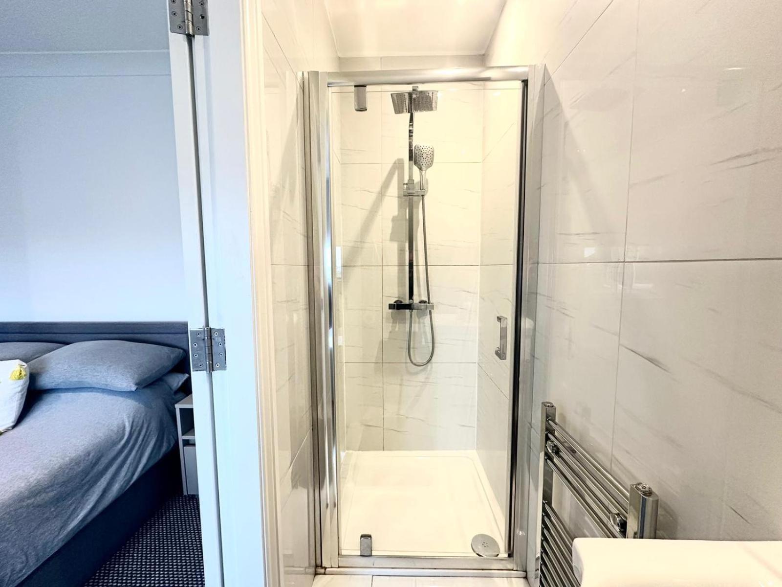 Stylish Modern, Private Apartment,15 Mins To Central London Hendon Eksteriør bilde