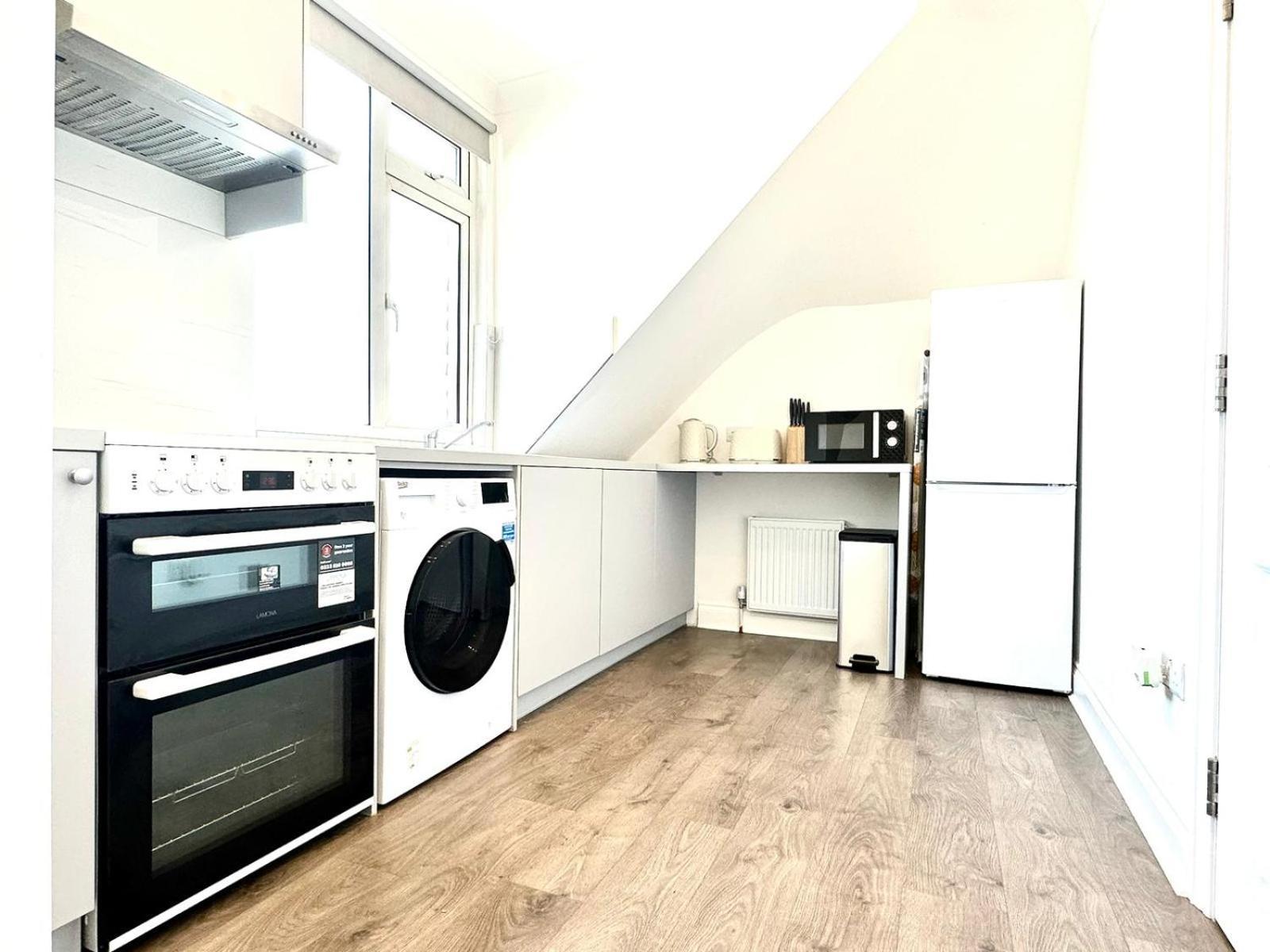Stylish Modern, Private Apartment,15 Mins To Central London Hendon Eksteriør bilde