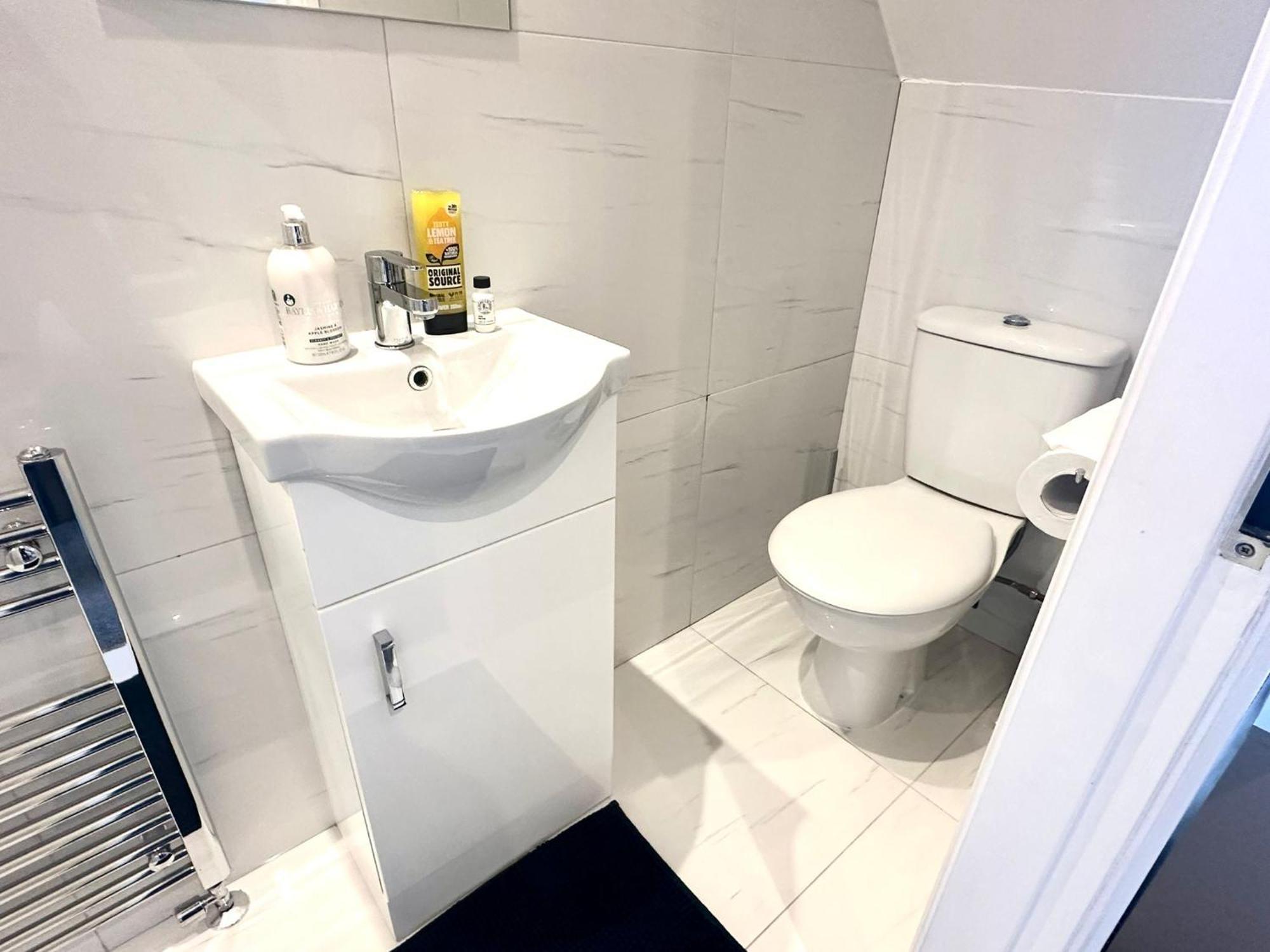 Stylish Modern, Private Apartment,15 Mins To Central London Hendon Eksteriør bilde